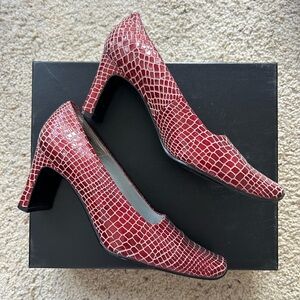 Bellini red Crocodile Pattern Heels Size 8 (US)
